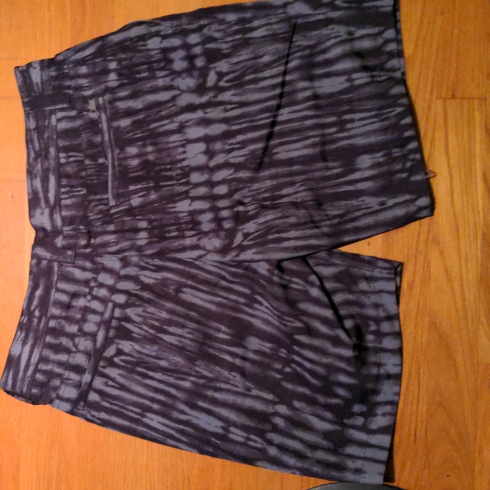 Shorts - Picture 3 of 4